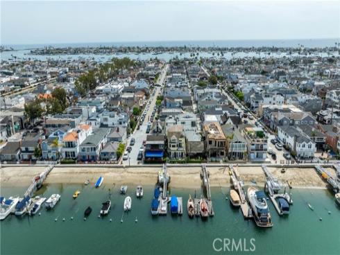 327  Onyx  , Newport Beach, CA