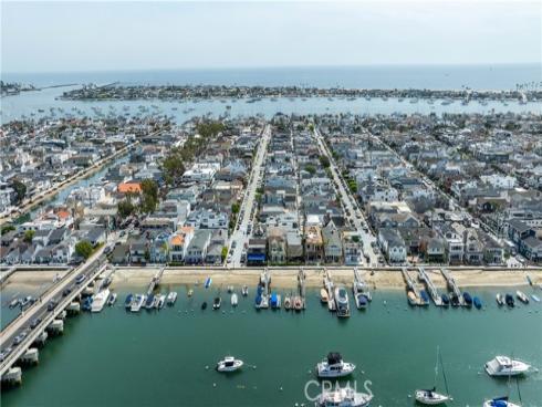 327  Onyx  , Newport Beach, CA