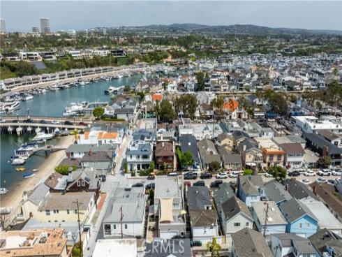327  Onyx  , Newport Beach, CA