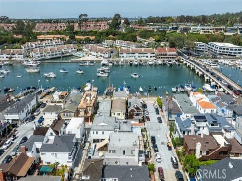 327  Onyx  , Newport Beach, CA