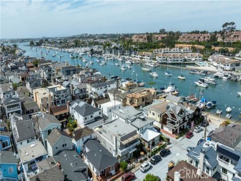 327  Onyx  , Newport Beach, CA