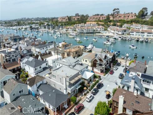 327  Onyx  , Newport Beach, CA