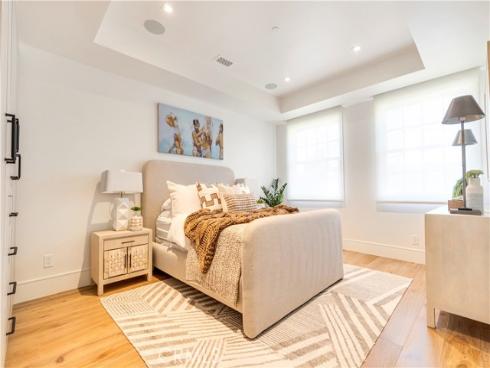 6  Pinehurst Ln  , Newport Beach, CA