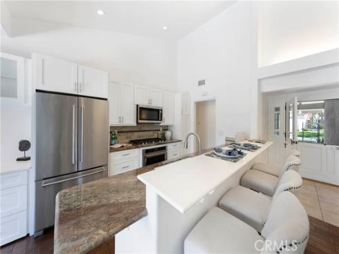 2102  Vista Entrada  , Newport Beach, CA