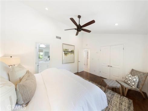 2102  Vista Entrada  , Newport Beach, CA