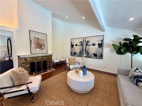 2102  Vista Entrada  , Newport Beach, CA
