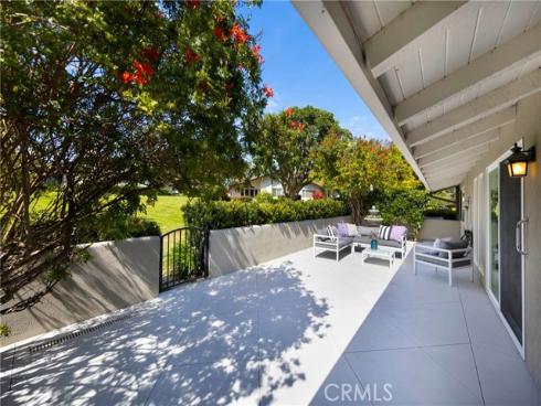 2102  Vista Entrada  , Newport Beach, CA