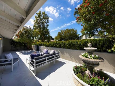 2102  Vista Entrada  , Newport Beach, CA