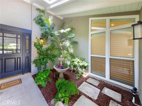 2102  Vista Entrada  , Newport Beach, CA