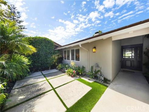 2102  Vista Entrada  , Newport Beach, CA