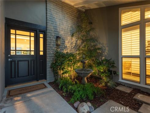 2102  Vista Entrada  , Newport Beach, CA