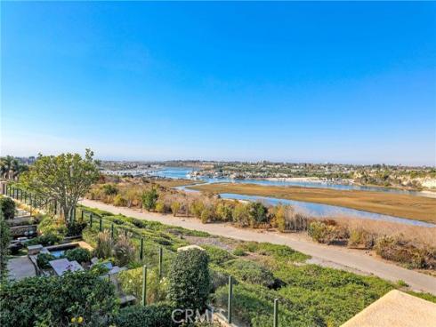2102  Vista Entrada  , Newport Beach, CA