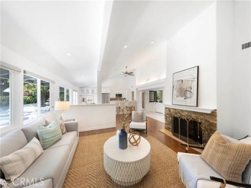 2102  Vista Entrada  , Newport Beach, CA