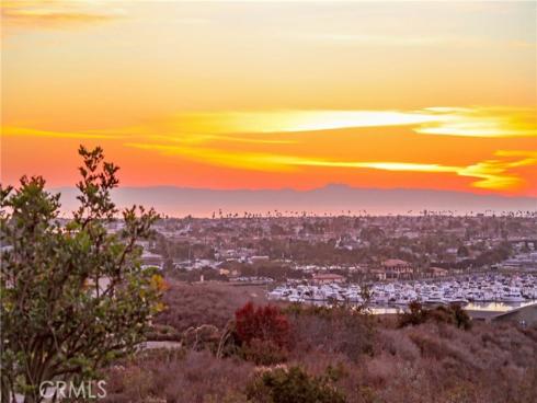 2102  Vista Entrada  , Newport Beach, CA