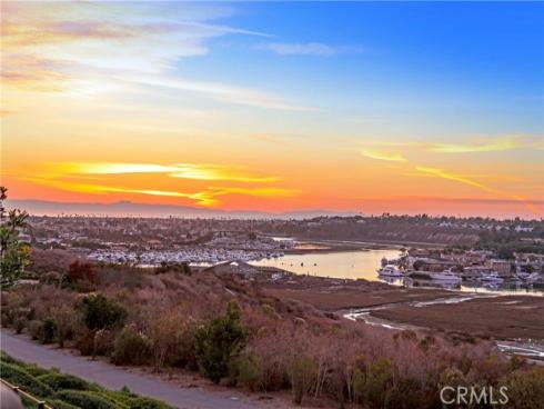 2102  Vista Entrada  , Newport Beach, CA