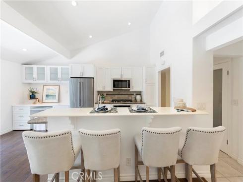 2102  Vista Entrada  , Newport Beach, CA