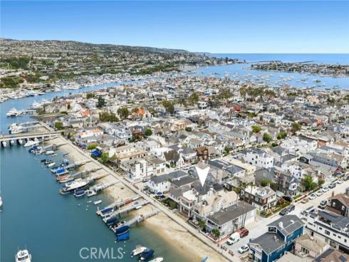 1105 N Bay Front  , Newport Beach, CA