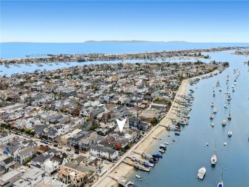 1105 N Bay Front  , Newport Beach, CA