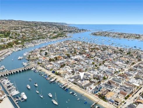 1105 N Bay Front  , Newport Beach, CA