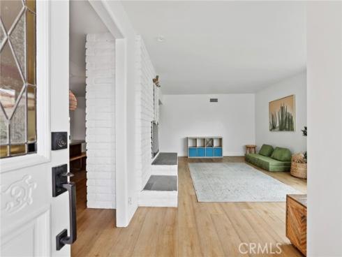 2284  Redlands  , Newport Beach, CA