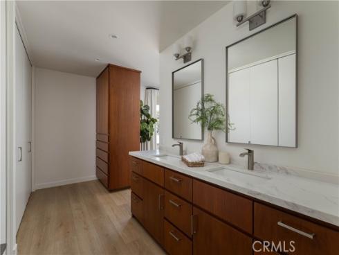 6704 W Oceanfront  , Newport Beach, CA