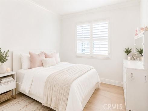501  Aliso Ave.  , Newport Beach, CA