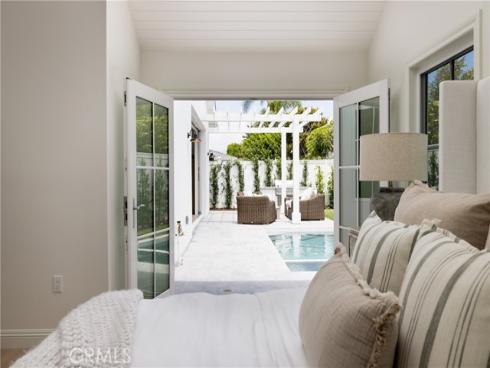 1112  Pembroke   Lane, Newport Beach, CA