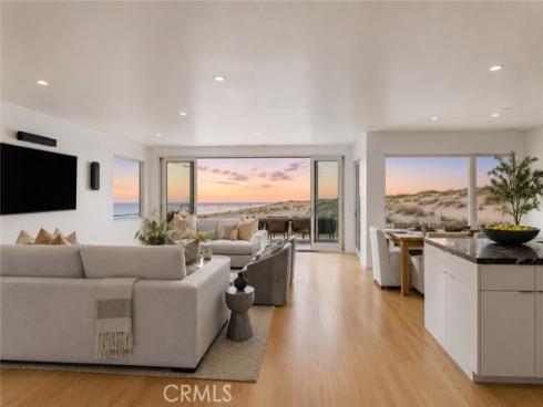 1554 E Oceanfront  , Newport Beach, CA