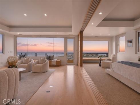 1554 E Oceanfront  , Newport Beach, CA