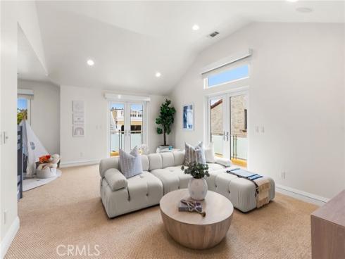 1554 E Oceanfront  , Newport Beach, CA