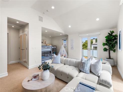 1554 E Oceanfront  , Newport Beach, CA