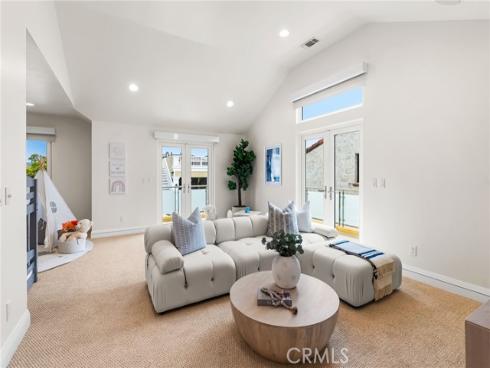 1554 E Oceanfront  , Newport Beach, CA