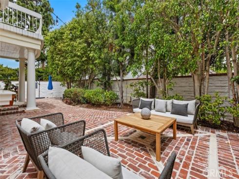 2  Belcourt  , Newport Beach, CA