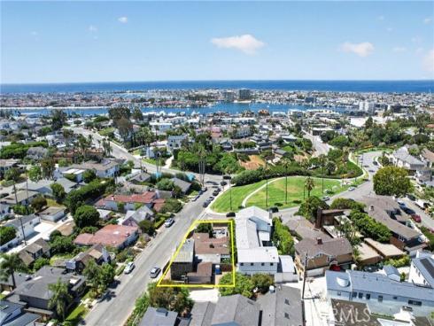 2700  Cliff  , Newport Beach, CA