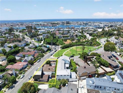 2700  Cliff  , Newport Beach, CA