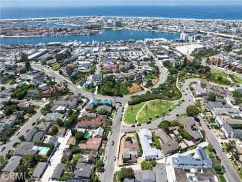 2700  Cliff  , Newport Beach, CA