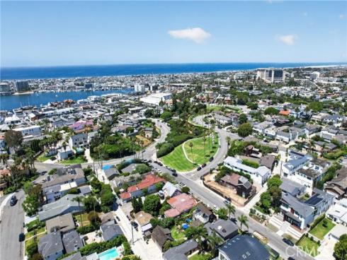 2700  Cliff  , Newport Beach, CA