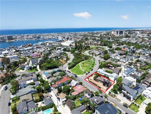 2700  Cliff  , Newport Beach, CA