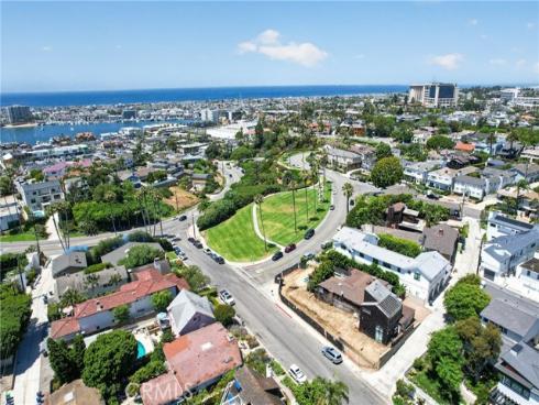 2700  Cliff  , Newport Beach, CA