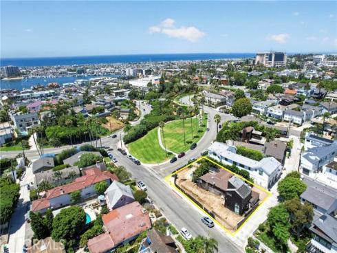 2700  Cliff  , Newport Beach, CA
