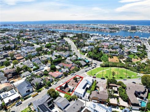 2700  Cliff  , Newport Beach, CA