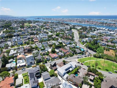 2700  Cliff  , Newport Beach, CA