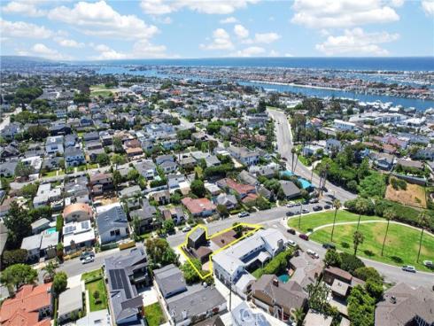 2700  Cliff  , Newport Beach, CA