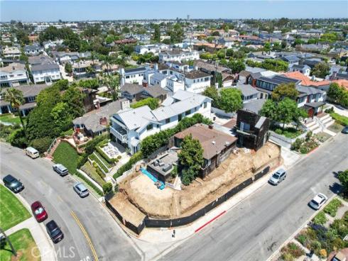 2700  Cliff  , Newport Beach, CA