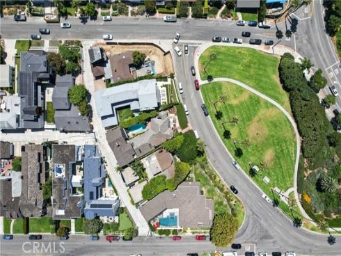 2700  Cliff  , Newport Beach, CA