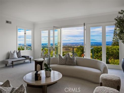 17  Napoli  , Newport Beach, CA