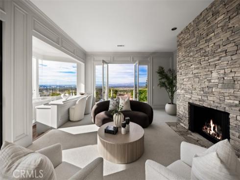 17  Napoli  , Newport Beach, CA