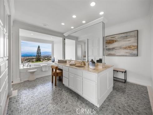 17  Napoli  , Newport Beach, CA