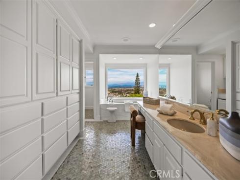 17  Napoli  , Newport Beach, CA