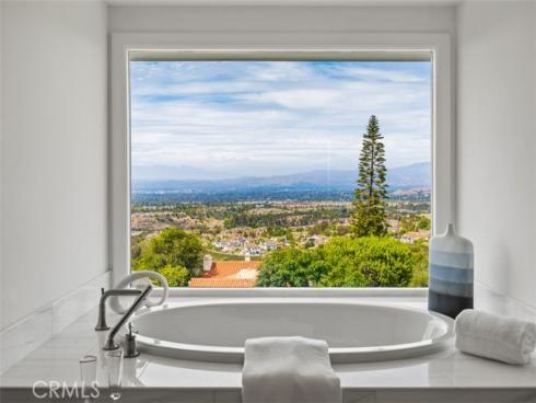 17  Napoli  , Newport Beach, CA